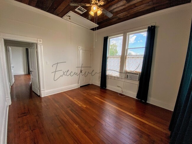 Building Photo - Charpentier District 2-Bed Duplex with Wi-...
