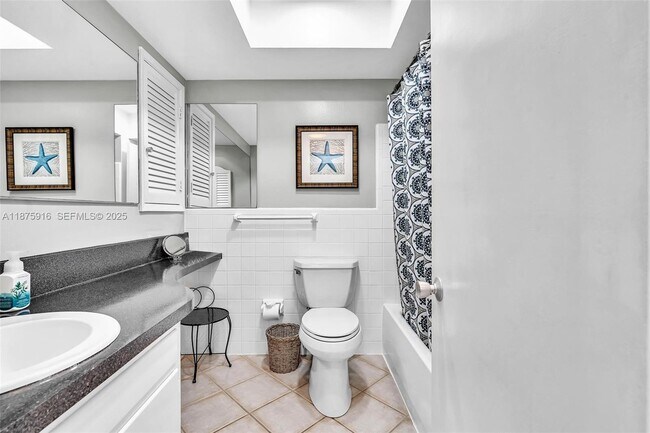 Building Photo - 2501 N Ocean Blvd