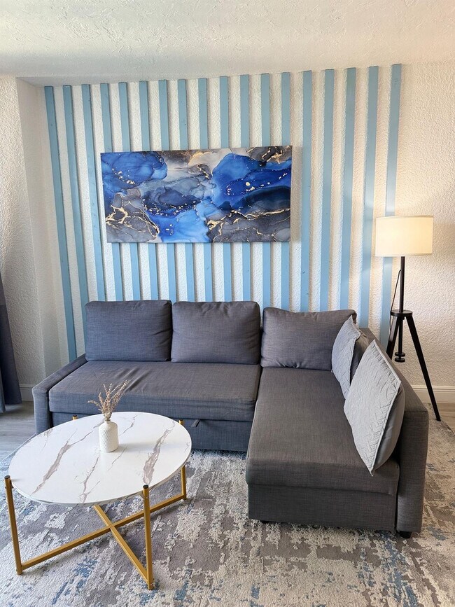 Building Photo - 4001 S Ocean Dr