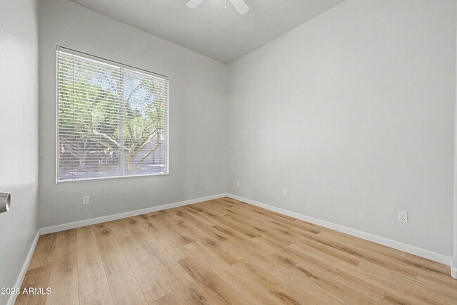 Building Photo - 8634 E Hillview St
