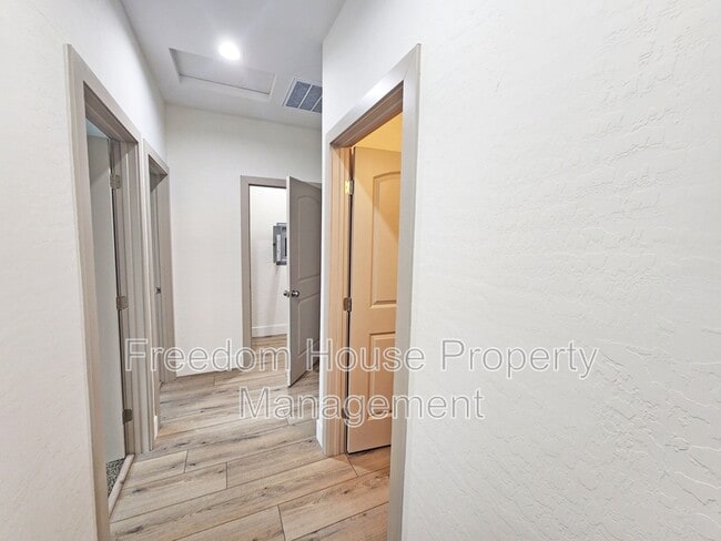 Building Photo - 1340 Arrowhead St