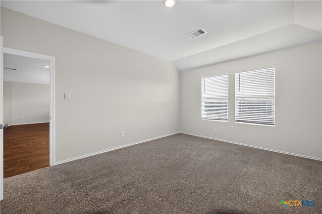 Building Photo - 326 N Richland Dr