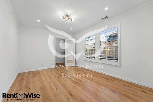 Building Photo - Short term lease only