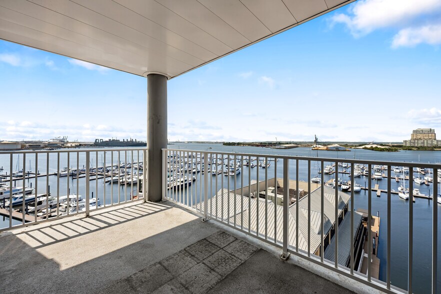 Building Photo - 2702 Lighthouse Pt E