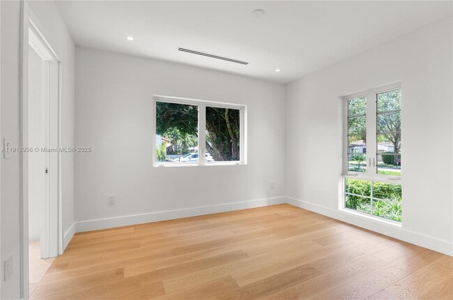 Building Photo - 45 NE 104th St