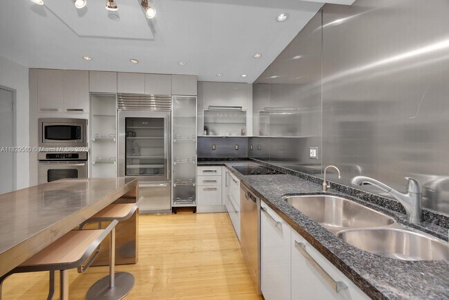 Building Photo - 251 Crandon Blvd