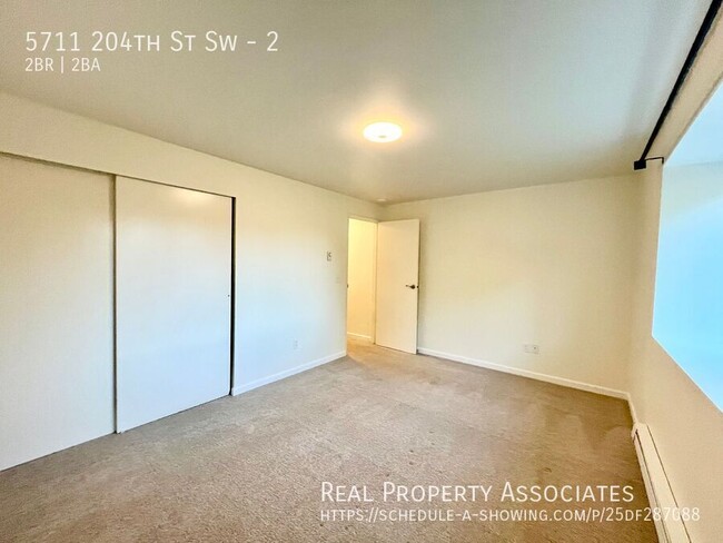 Building Photo - 2 Bed/1.5 Bath in Lynnwood! **Remodeled Ki...