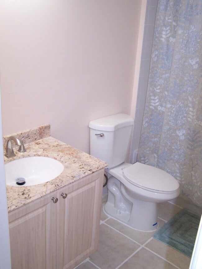 Building Photo - 2080 Greenview Shores Blvd