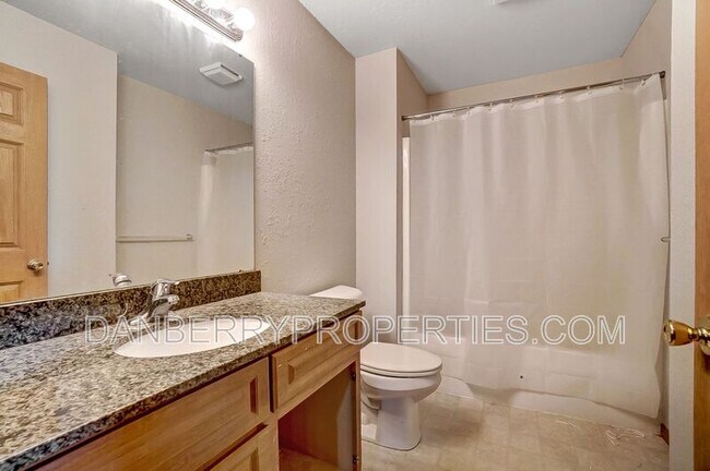 Building Photo - 1115 N Byrne Rd