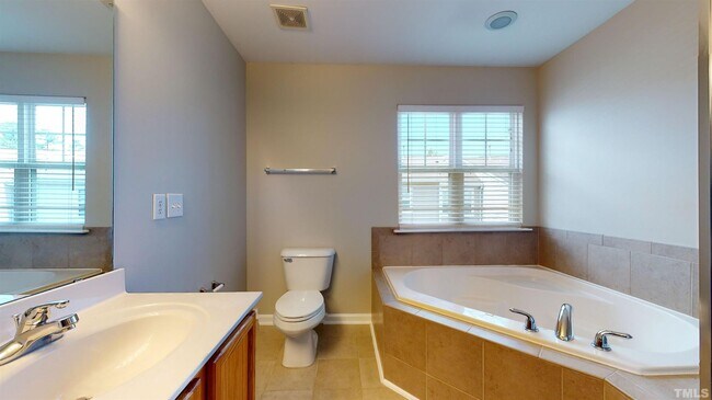 Building Photo - 113 Darley Dale Loop - Bev Roberts Rentals...