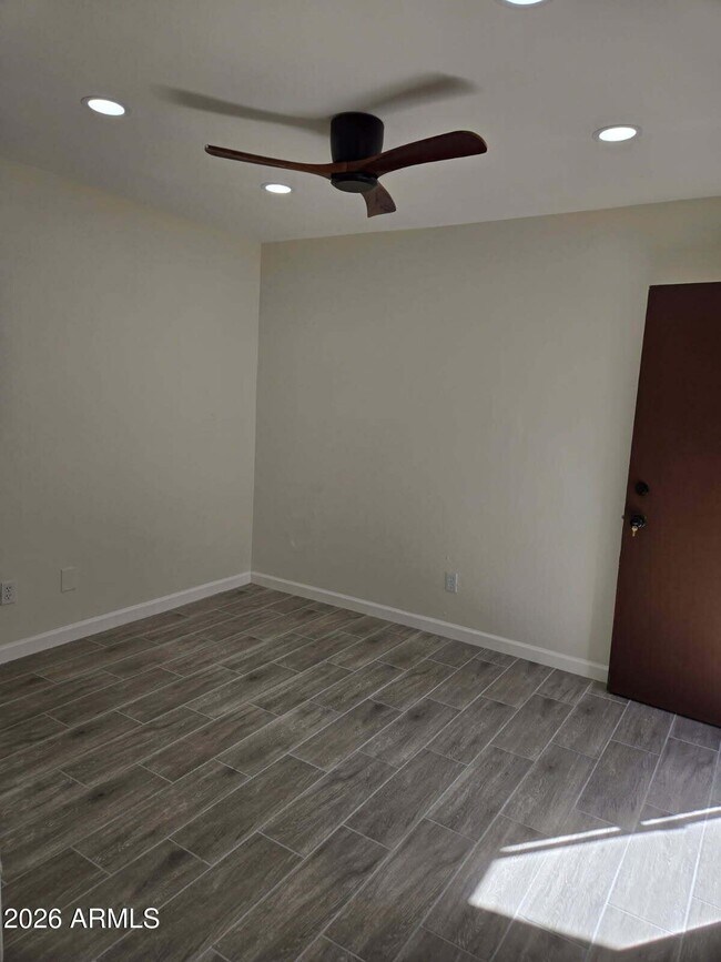 Building Photo - 1223 W University Dr