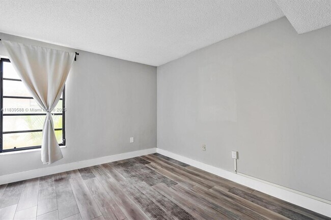 Building Photo - 9022 SW 123rd Ct