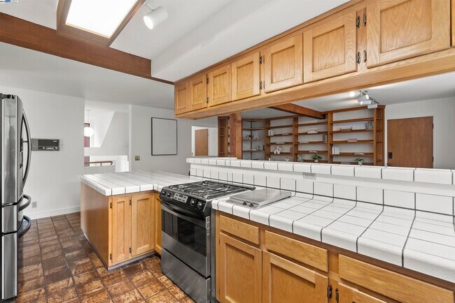 Building Photo - 6425 Zinn Dr