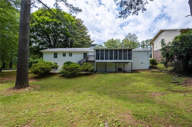 Building Photo - 2519 Lauderdale Dr NE