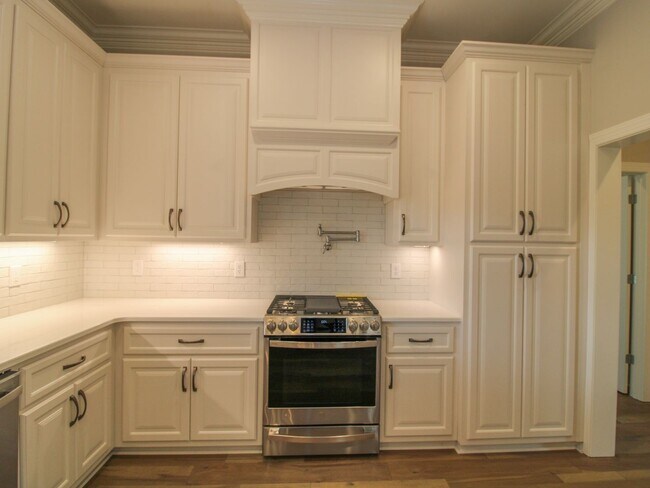 Building Photo - Fabulous Home in Canebrake