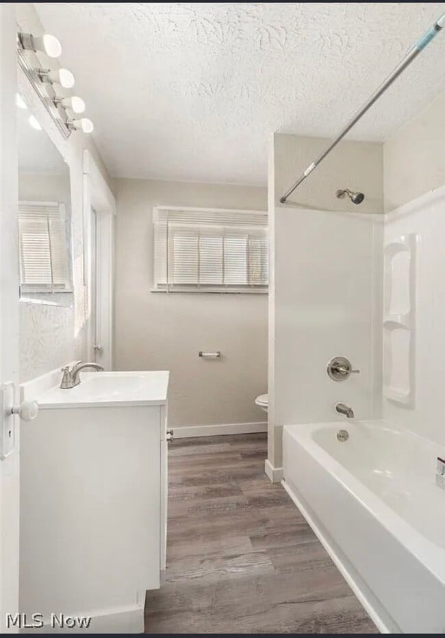 Building Photo - 3 Bedroom 2 Bath House