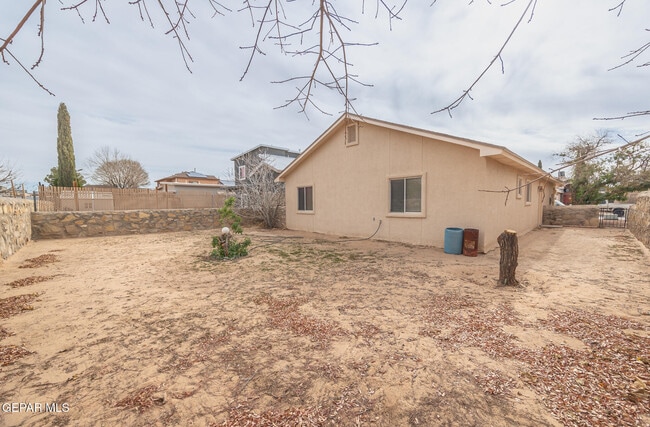 Building Photo - 13771 Paseo Central Ave