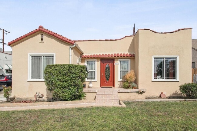 Primary Photo - 517 E Chestnut St