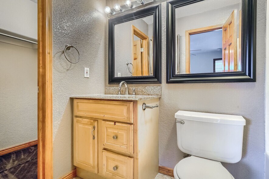 Building Photo - 8327 S Upham Way