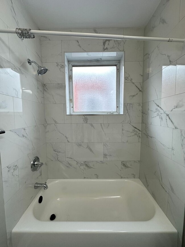 Building Photo - Experience comfort in three large, light-f...