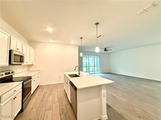 Building Photo - 2667 Scarlet Wy