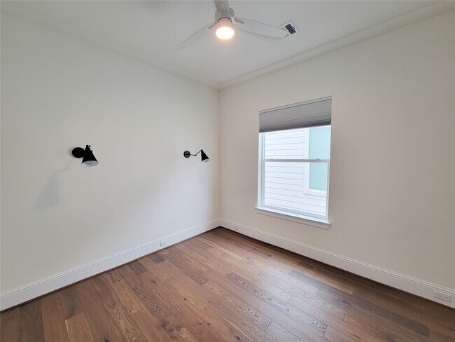 Building Photo - 533 W 27th St