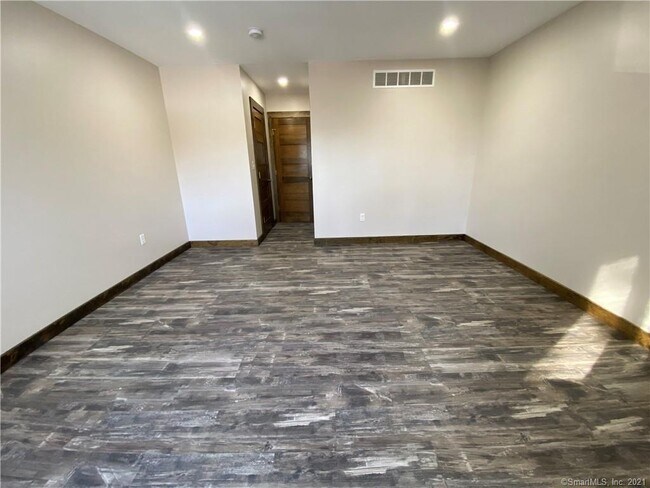 Building Photo - 715 Frenchtown Rd