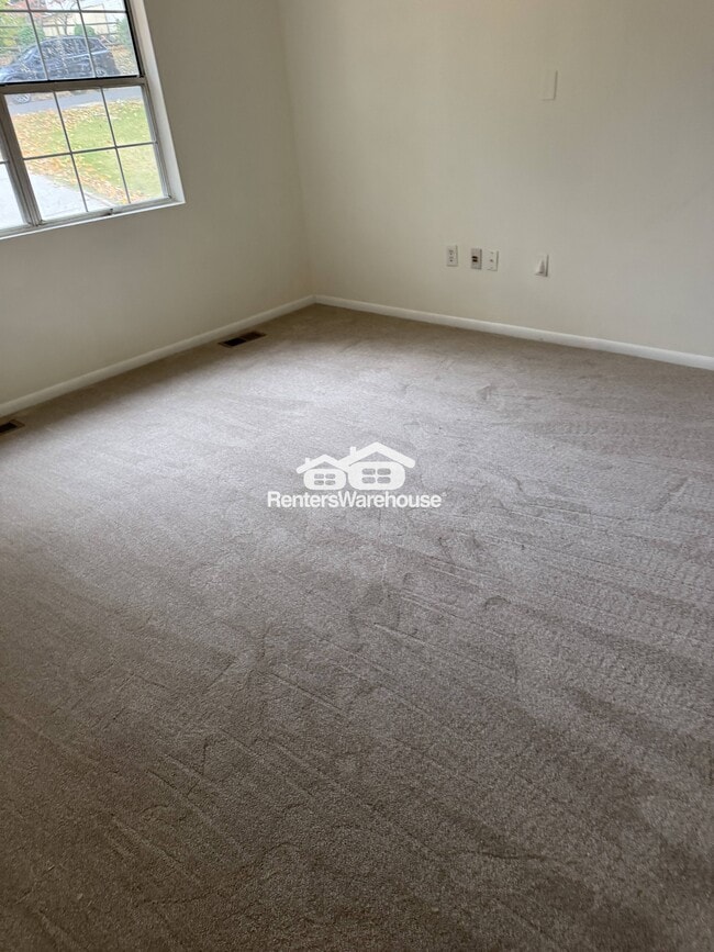 Building Photo - 1088 Crestview Dr