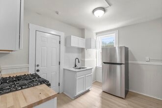 Building Photo - 236 Oak St