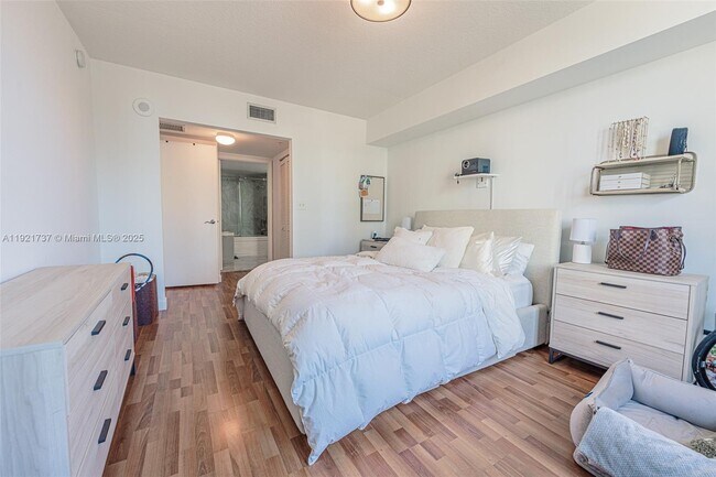 Building Photo - 31 SE 5th St