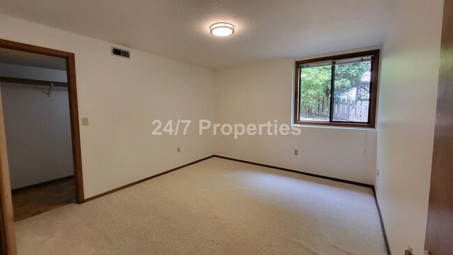 Building Photo - Beautiful 4 BD | 2.5 BA w/ Large Deck and ...