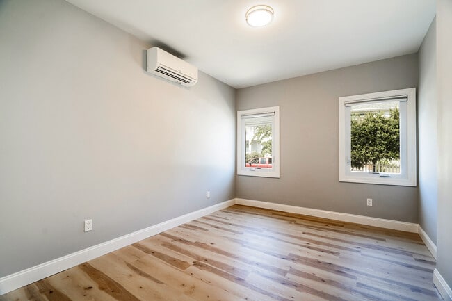 Building Photo - 382 Midland Ave