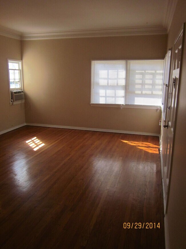 Building Photo - 624