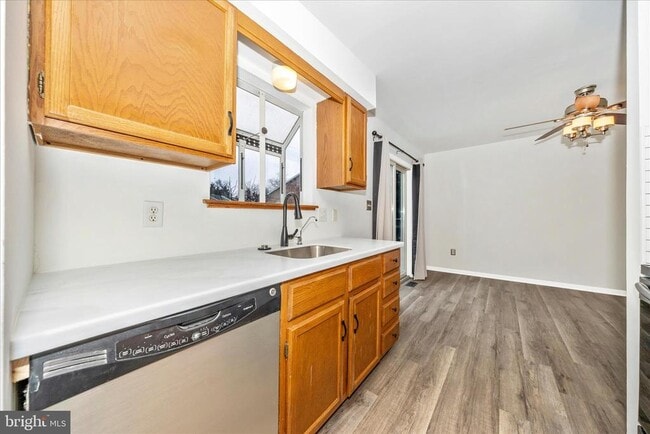 Building Photo - 19 Stonewall Ct