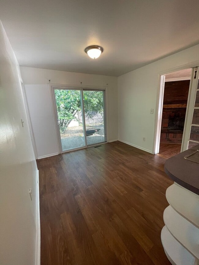 Building Photo - Three Bedroom Home in Sugarbrook Area!