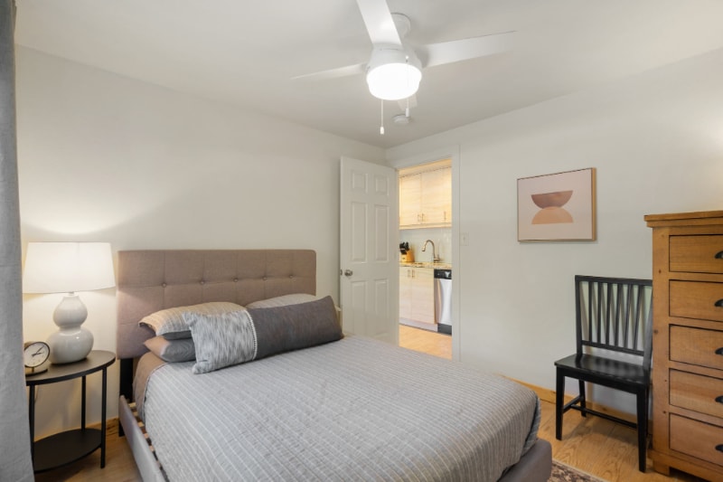 Building Photo - 518 E 1st St