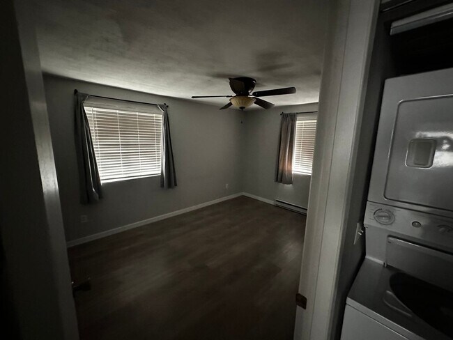 Building Photo - 308 E Weile Ave