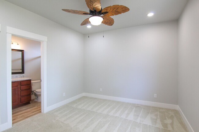 Building Photo - New Construction Home for Rent in Redding CA | Solar, Fenced Yard, 2 Car Garage
