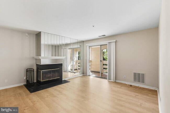 Building Photo - 240 S Reynolds St