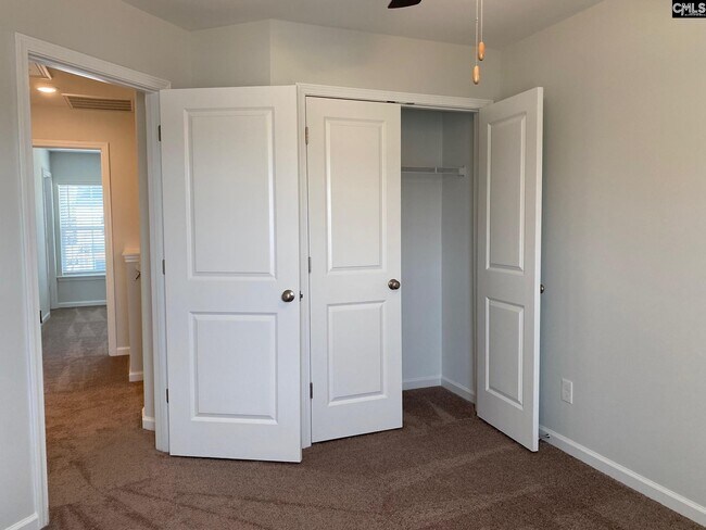 Building Photo - 220 Bluewing Dr