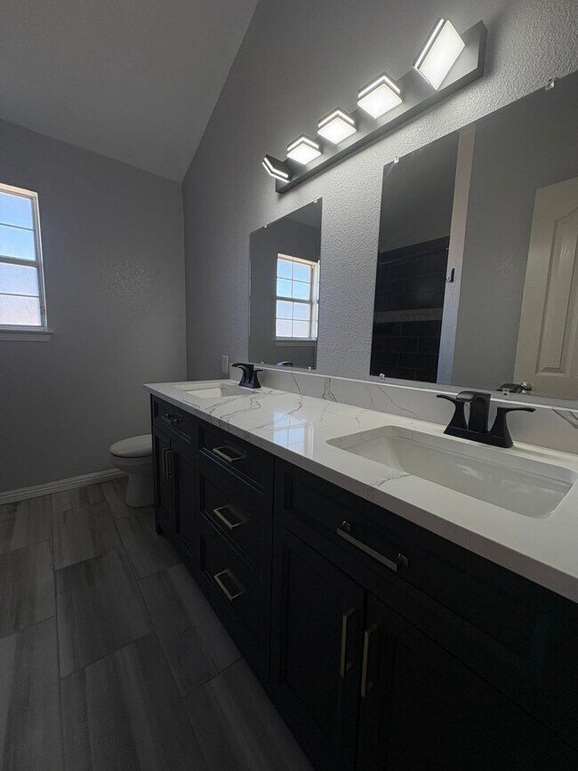 Building Photo - EASTSIDE HOME FOR RENT IN "THE TIERRAS"