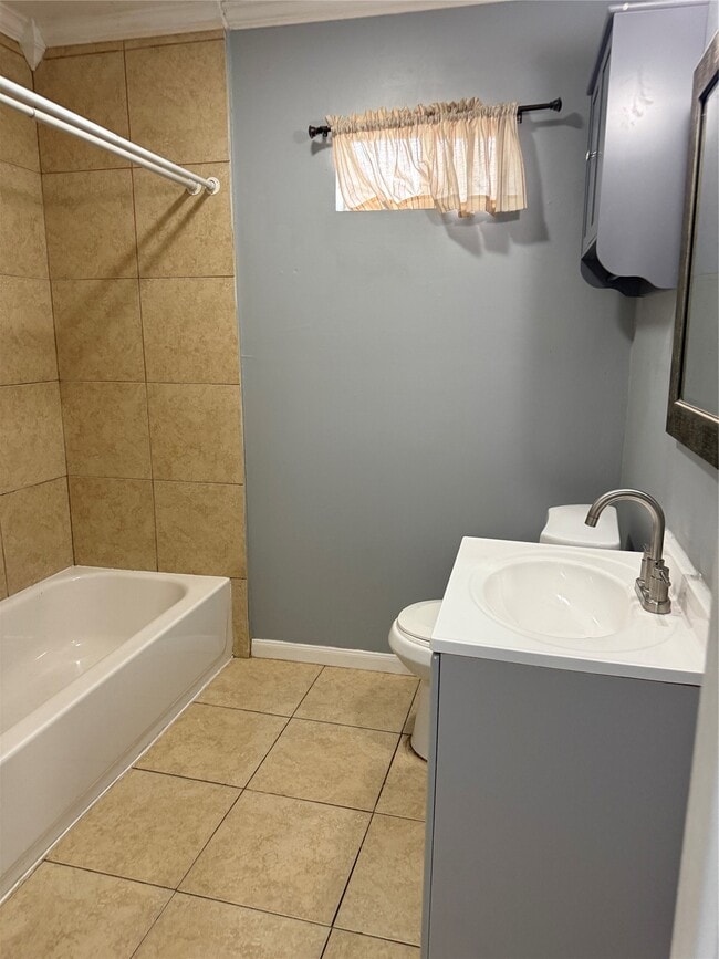 Building Photo - 917 Leonard St