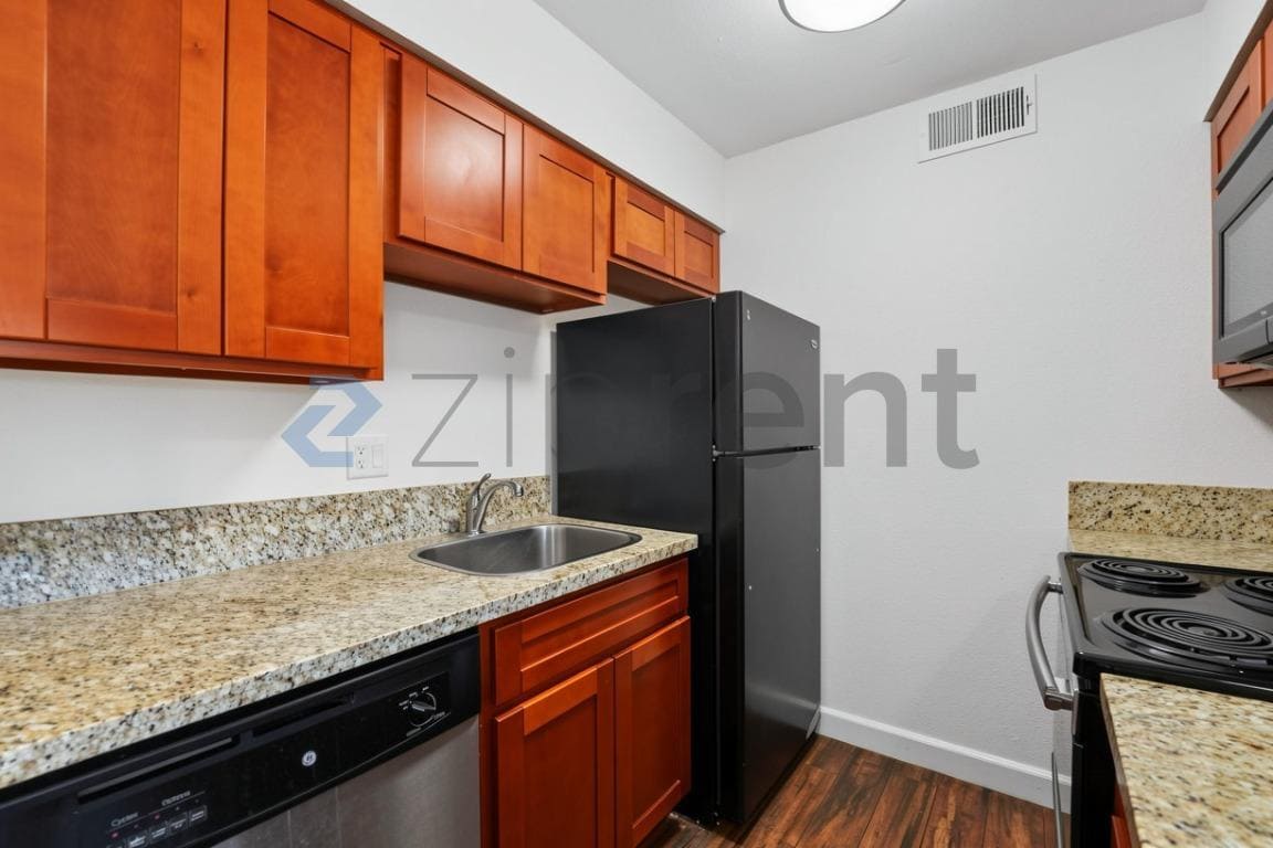 Building Photo - Unit B213