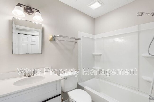 Building Photo - 911 Belinda St