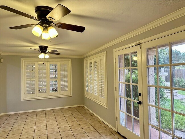 Building Photo - 45 Redbud Ave