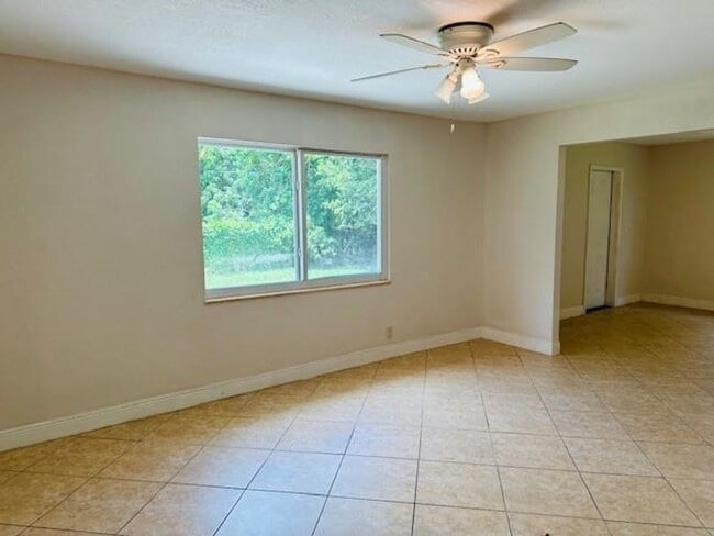 Building Photo - 3421 Helena Dr