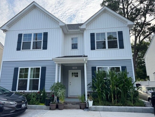 Primary Photo - 1568 Independence Blvd