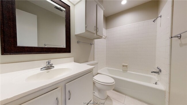 Building Photo - 1003 Val Verde Dr