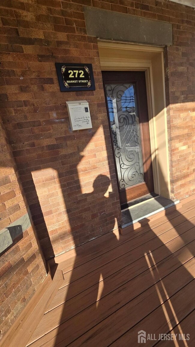 Building Photo - 272 Market St