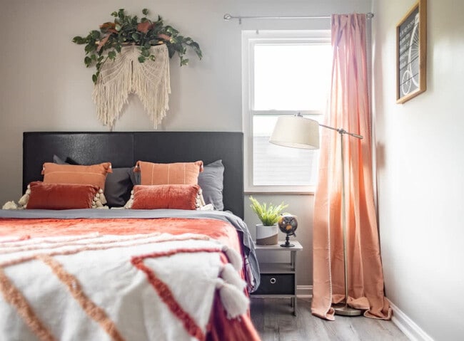 Building Photo - 19229 Pierce Dr